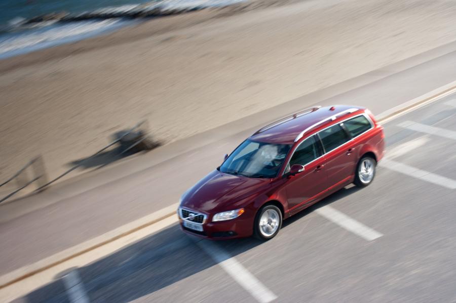  Volvo V70 2010 года  (фото 18 из 62)